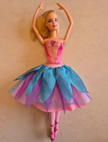 Boneca bailarina do filme "Barbie e as Sapatilhas Mágicas" - Mattel, 2012