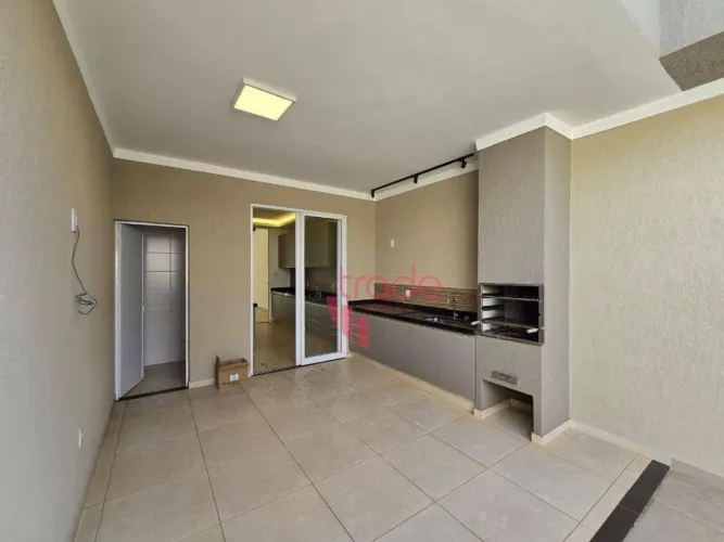 Casa em Condomínio Fechado para Locação de 03 Quartos sendo Suítes no Bairro Jardim Valenc
