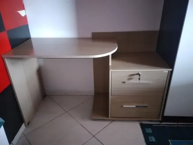 Escrivaninha de computador