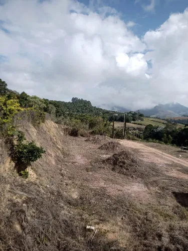 Lote próximo a pedra azul na roça 
