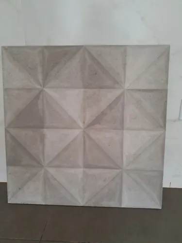 Uma caixa de piso porcelanato