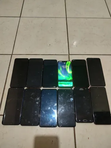 Celulares aguns dando sinal de funcionamento 