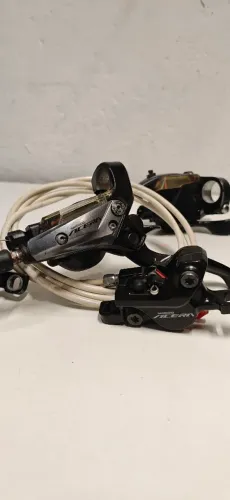 PAR DE MANETE SHIMANO HIDRÁULICO INTEGRADO ST-M3050 FREIO MAIS PROCURADO DO MERCADO