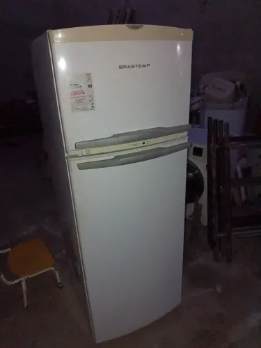 Vendi geladeira Brastemp de 370 litros froz fry gelando bem