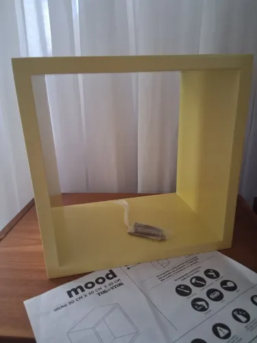 Nicho Mood da Tok&Stok, em MDF, na cor Limão Siciliano, semi novo.