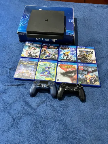 Playstation slim 500gb 2 controles e 8 jogos