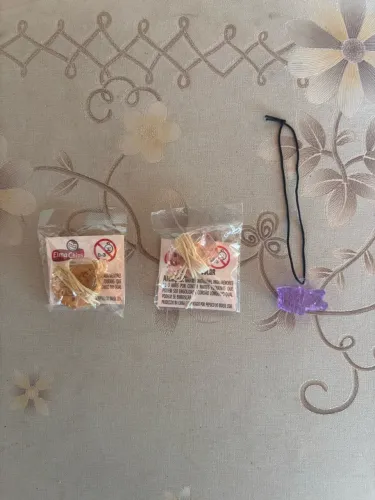 Coleção com 1 Pingente e 2 Cordões Bratz Lacrados Elma Chips