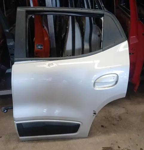 Porta Traseira Esquerda Renault Kwid 2018 A 2024 Original Com Detalhe