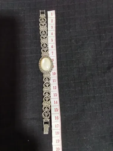 Pulseira em prata 925 cravejada de zircônias como madrepérola central