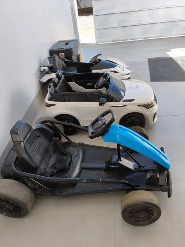 Carrinhos elétrico com controle remoto 