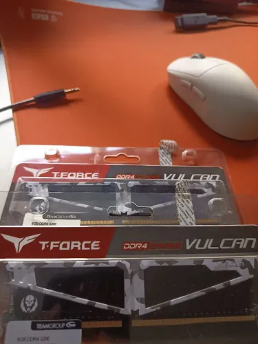 Memória RAM T-Force Vulcan 16GB (2x8GB) DDR4 3200MHz CL16