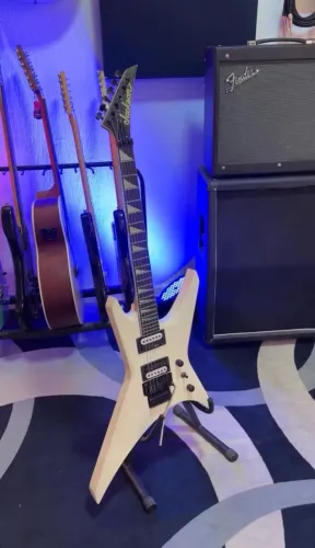 guitarra jackson cwj 1800813 warrior