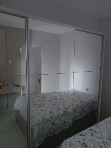 Guarda roupa poucos meses de comprado na loja, eu só estou vendendo,pois vou me mudar.