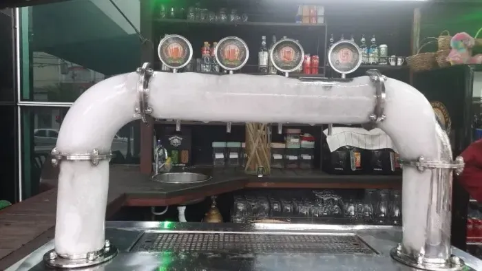 Vendo um quiosque com estrutura de ferro reforçado e madeira de demolição