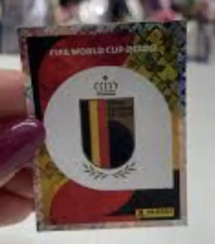 figurinha da copa escudo Bélgica cromada oficial panini