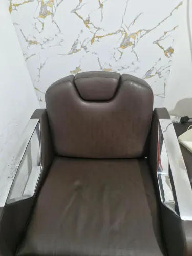 Cadeira para salão de beleza Darus,hidráulica e reclinável.