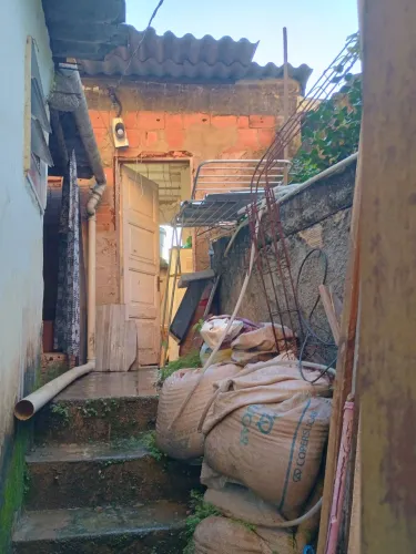 Vende-se um quarto com banheiro na Babilônia zs