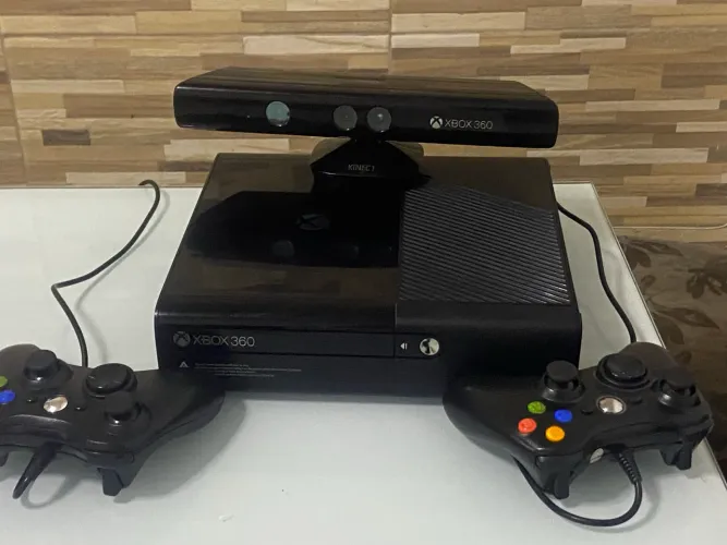 Xbox 360 Super Slim Completo + HD 250GB + 2 controles + Kinect