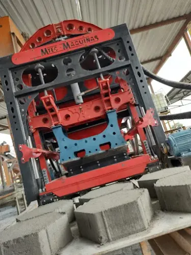 MÁQUINA PARA BLOCOS E PISOS DE CONCRETO - EQUIPAMENTO USADO, PASSARÁ POR REVISÃO!
