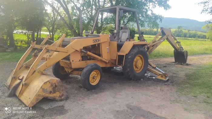 Retroescavadeira Case 580h