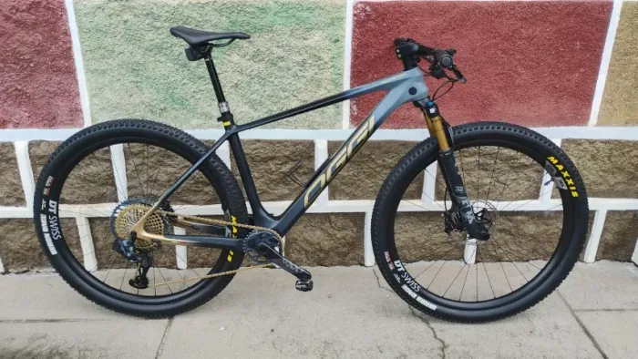 Bicicleta Oggi Agile Squadra, quadro de carbono tamanho L