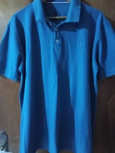 Blusa polo aleatory GG azul semi nova nunca usou mais foi lavado