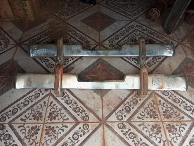 Para-choques originais traseiro e dianteiro do Dodge Palara