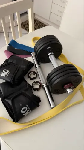 Kit Musculação Barra Cromada + 16kg em Anilhas + Caneleiras + Elásticos