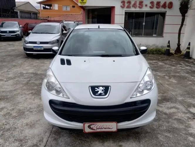 Peugeot 207 XR 1.4 Flex 8V 5P 2011