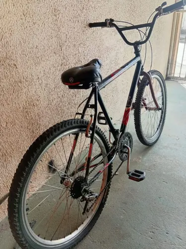 Uma bicicleta aro 26