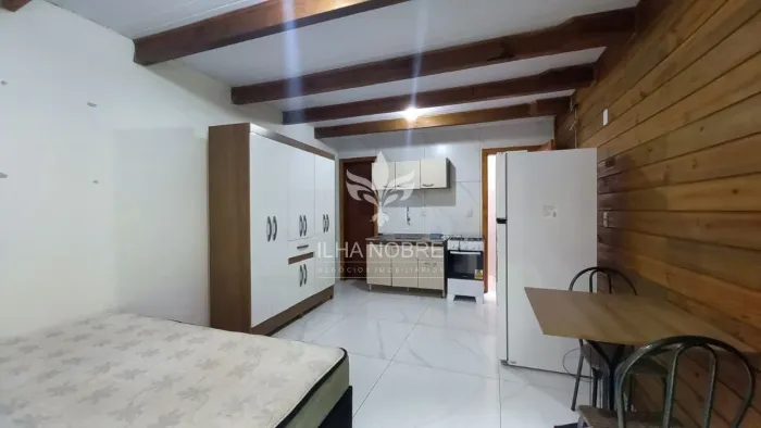 Kitnet mobiliada para aluguel no Centro Florianópolis com 23 m²