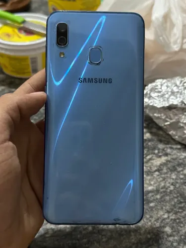 Samsung Galaxy A30