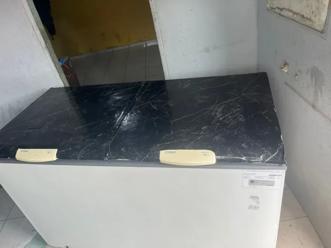 VENDO FRIZZER DUAS PORTA CONSERVADO GELANDO MUITO