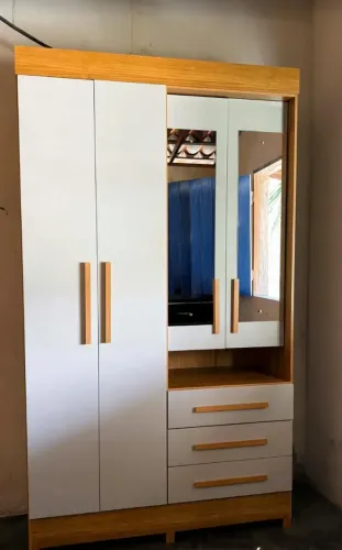 Guarda roupa novo com espelho e 3 gavetas branco