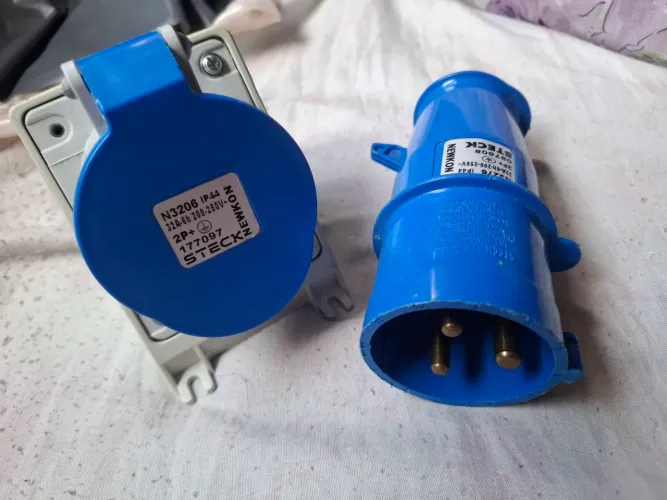 Tomada Sobrepor 32a N3206 + Plug Macho 2p+t 32a N3276 Steck