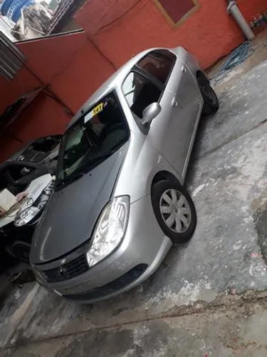 Sucata de renault symbol 2011