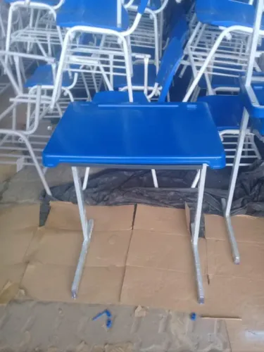 Conjunto escolar infantil, 1 mesa , 1 cadeira, 4 a 7 anos, amarelo, novo, produção Manaus,