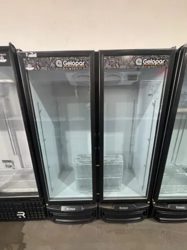Cervejeira de 2 portas 950 litros - 6 graus Gelopar Nova