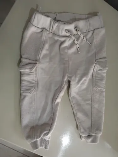 Calça bege de malha para bebês de 1 ano