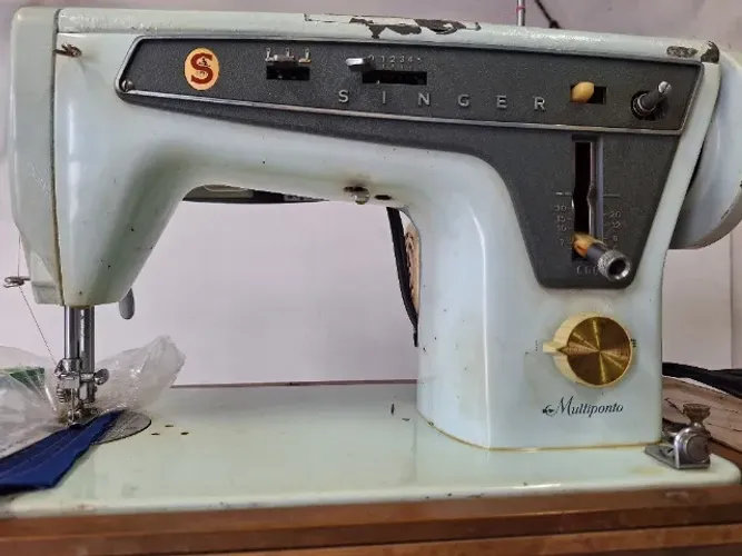 Máquina de Costura SINGER