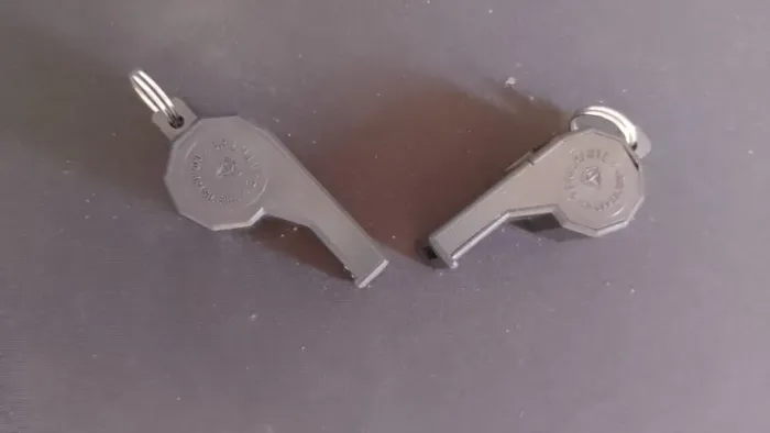 Apito Profissional Preto marca: Brilhante