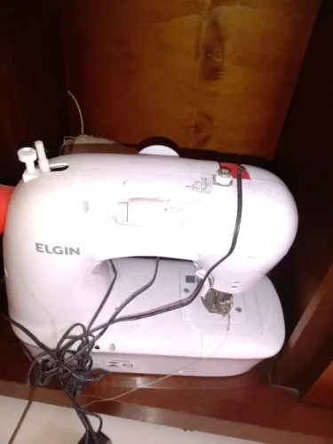 Máquina de Costura Elgin