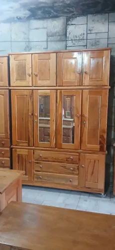 Guarda-Roupa de Madeira Maciça com Espelho