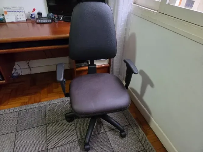 Cadeira giratória home