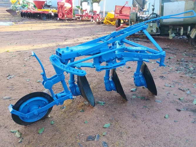 Arado reversível Jumil 3 discos seminovo