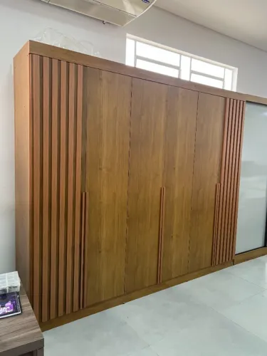 Guarda Roupa 100% MDF Portas Laterais Ripadas