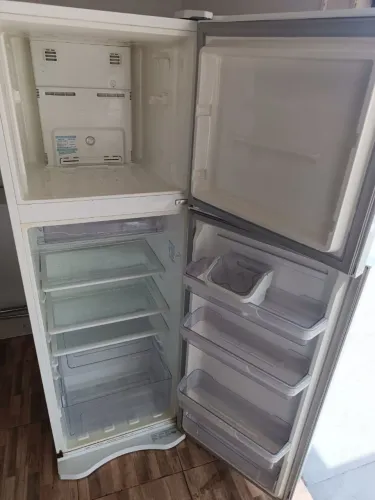 Geladeira Electrolux boa dou garantia entrego hoje