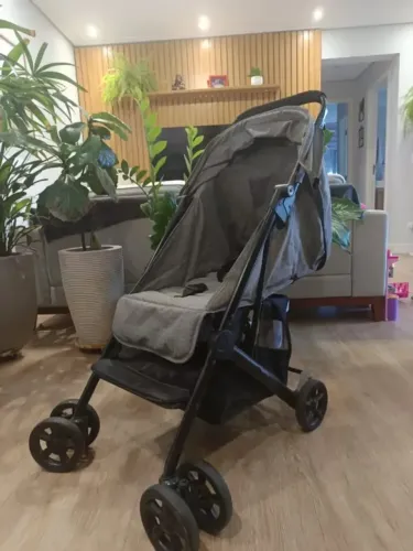 Carrinho de Bebê Cinza - Ótimo estado!