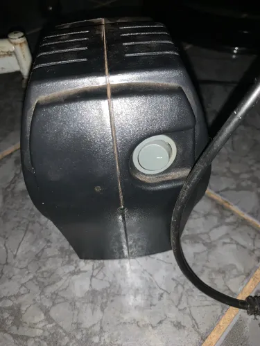 Fonte de tensão e teclado para PC