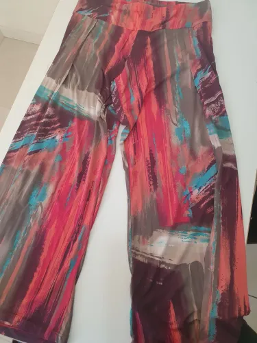 Calça leve Tribus - estilosa e fresca para o verão - usada. 
